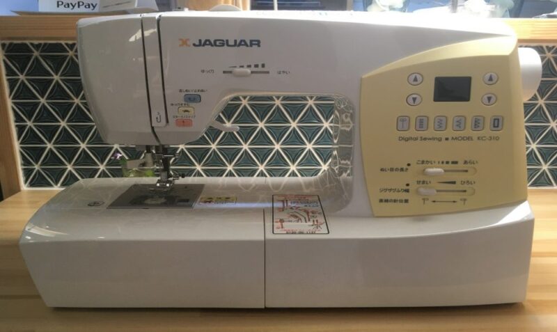 直線縫いやジグザグ縫いを多用したジャガーミシンKC-310 | ミシンの世紀